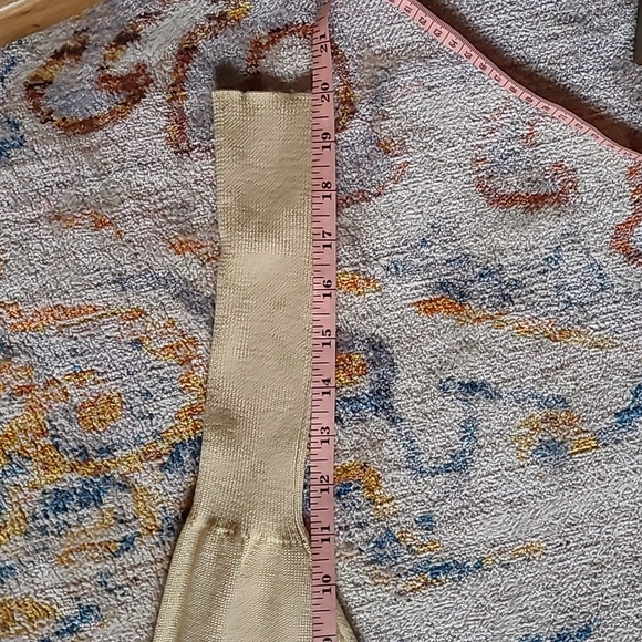 DKNY 100% Wool Turtleneck Sweater - Picture 10 of 11